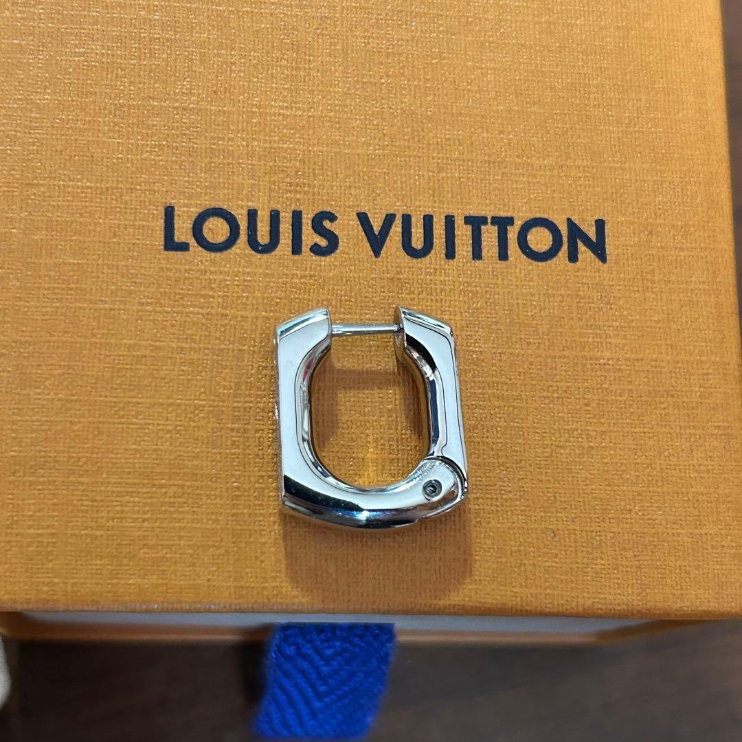 新品未使用　正規品　ルイヴィトン　モノグラム　フープピアス　ロゴ　ショッパー付