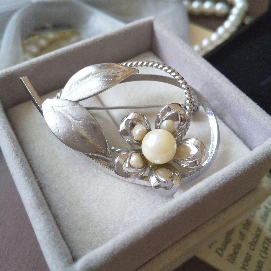 真珠 パールフラワーブローチ シルバー 昭和レトロ 銀細工 和装