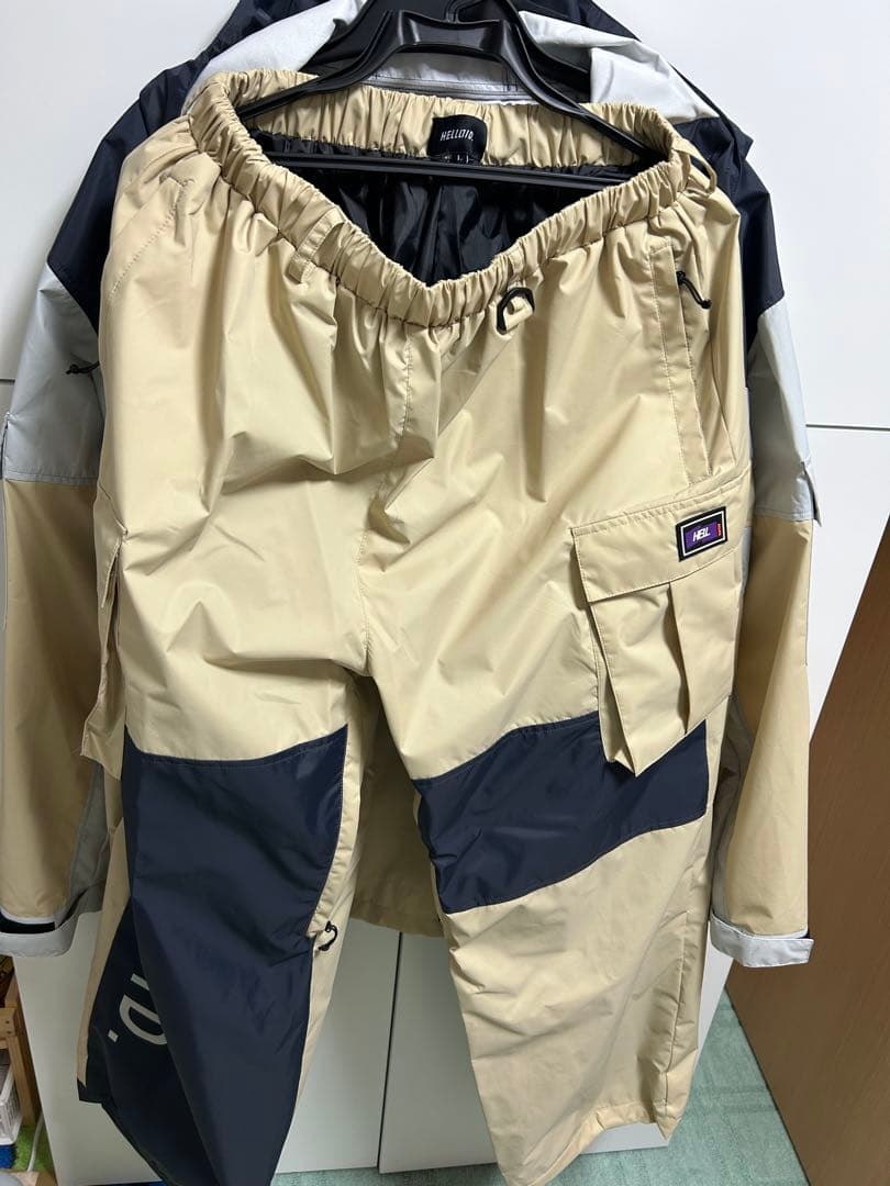 上下セット HELLOID フード付きスノーボードウェア Lサイズ 使用1回のみ
