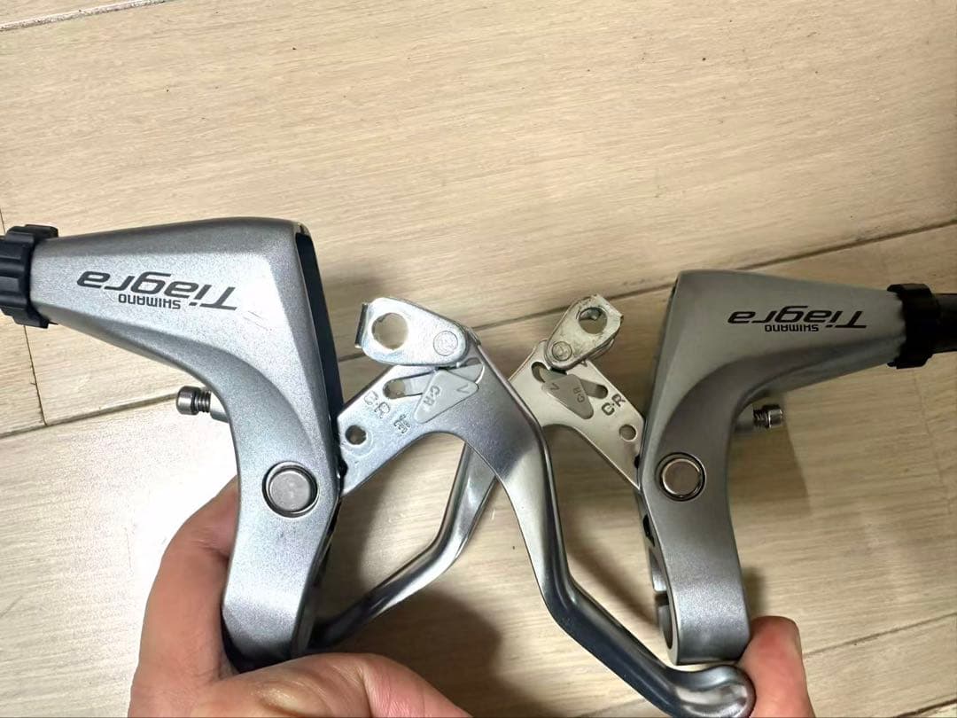 TIAGRA ブレーキレバー機械式　ディスクブレーキ　ブレーキキャリパー