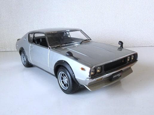 特価 京商 (1/18) 日産 スカイライン GT-R(KPGC110)