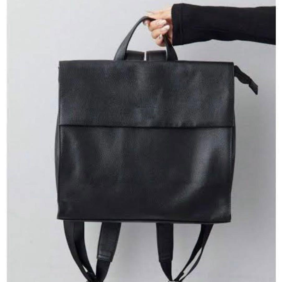 イアパピヨネ フラップ付き スクエアミディアムリュック ブラック