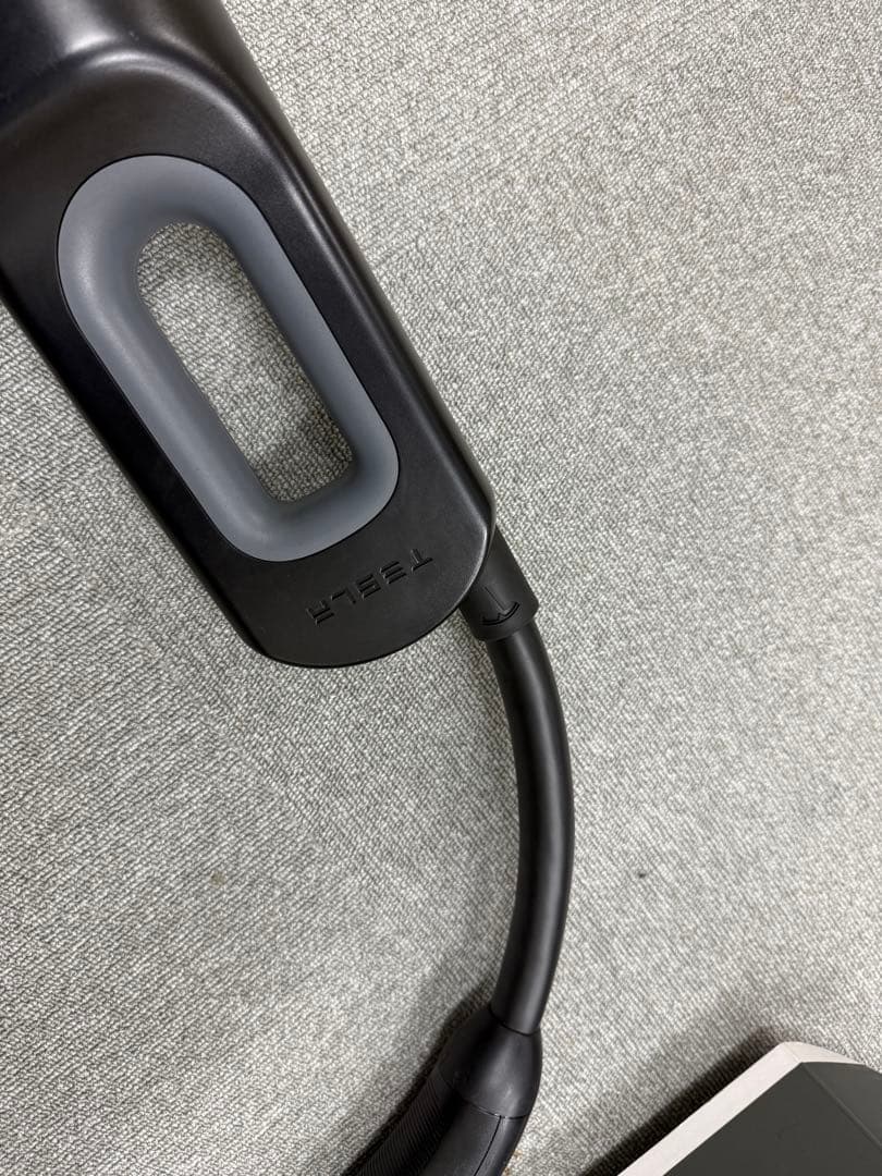 テスラ　チャデモアダプター