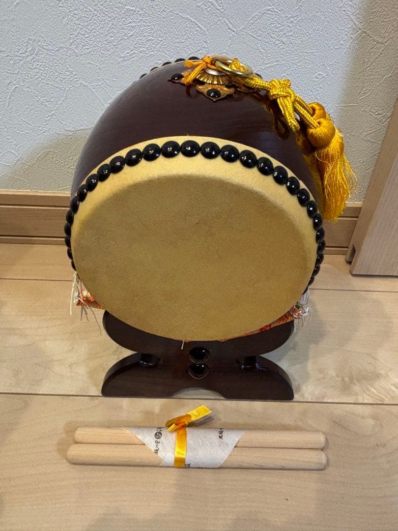 太鼓の里　浅野　ミニ太鼓　大吾 和太鼓 バチ 木製 和楽器 台付箱付き　飾り太鼓