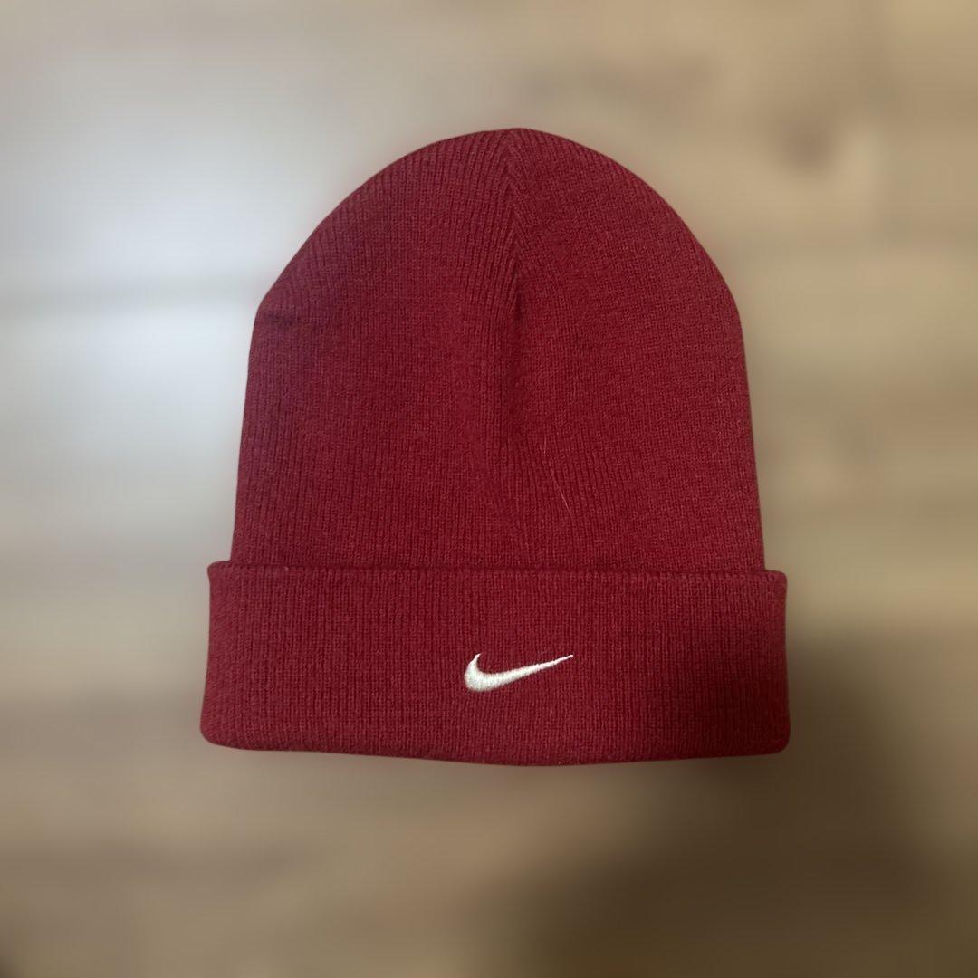 ケンタウロス健太着用‼️ NIKE 赤ビーニー - メルカリ