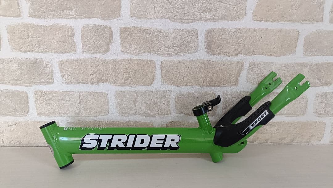 珍しい箱付きです！　ストライダー 本体 グリーン
