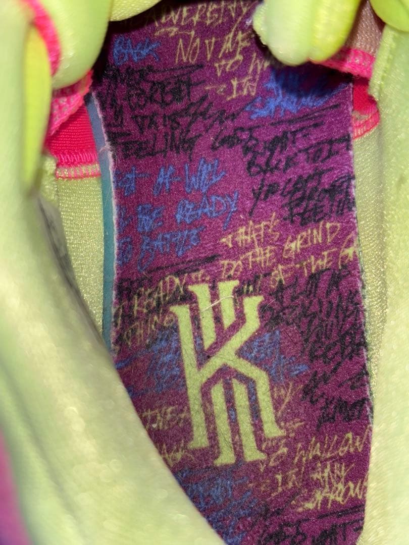 Nike Kyrie 4 スニーカー パープル/イエロー