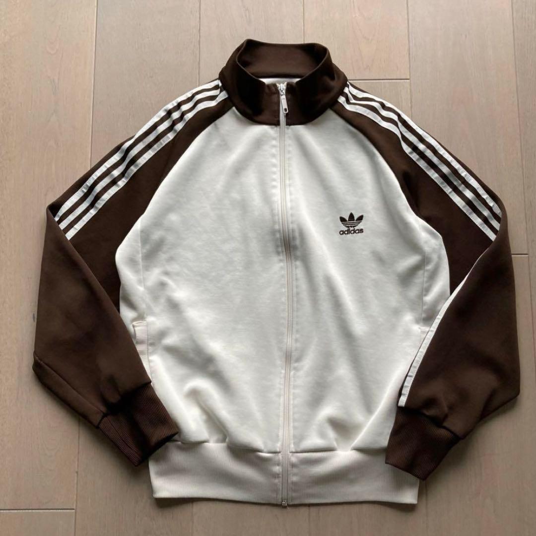 adidas トラックジャケット ホワイト/ブラウン - メルカリ