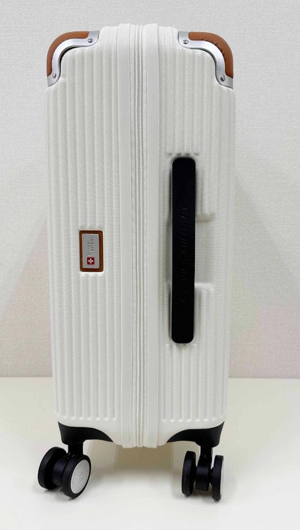 未使用 ★ スイスミリタリー プレミアム スーツケース 38.5L ホワイト