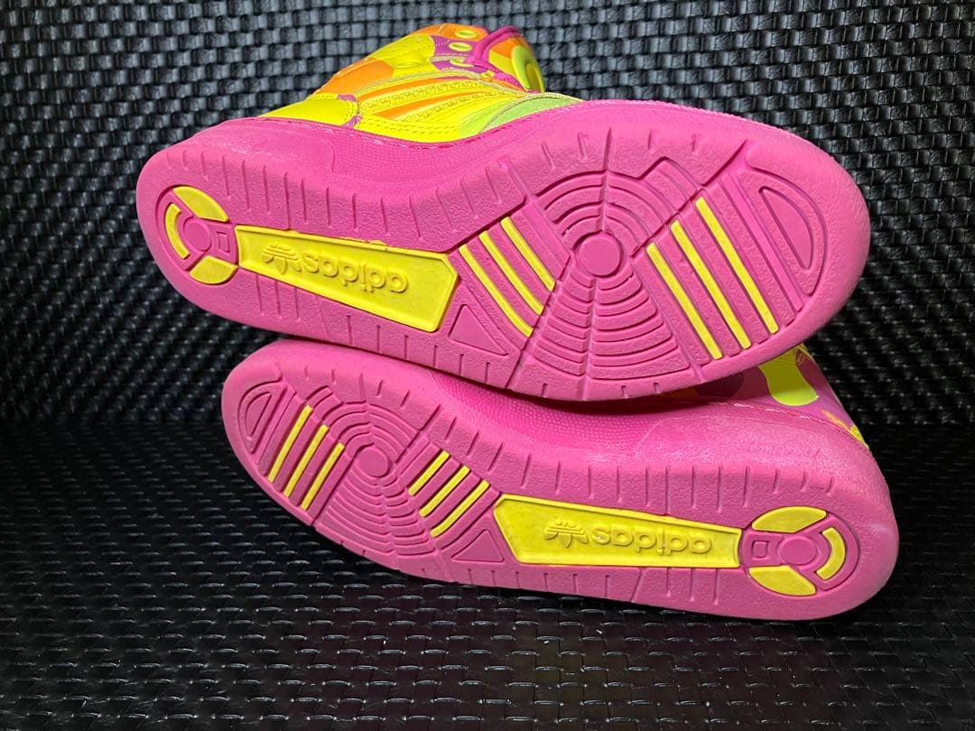 派手　ピンク　スニーカー　アディダスadidas ハイカット スニーカー レザー