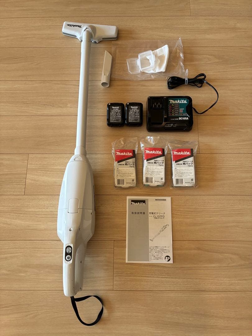 マキタ　CL107FD 充電式クリーナー　紙パック付き
