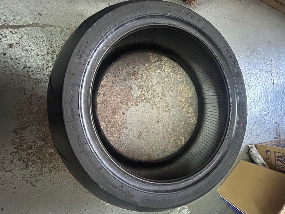 ピレリ　Diablo rosso IV corsa180/55ZR17