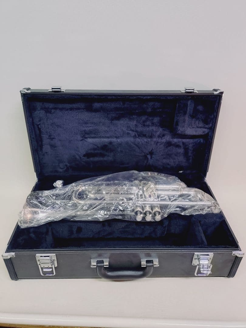 ヤマハ YTR2330 トランペット 本体　未使用