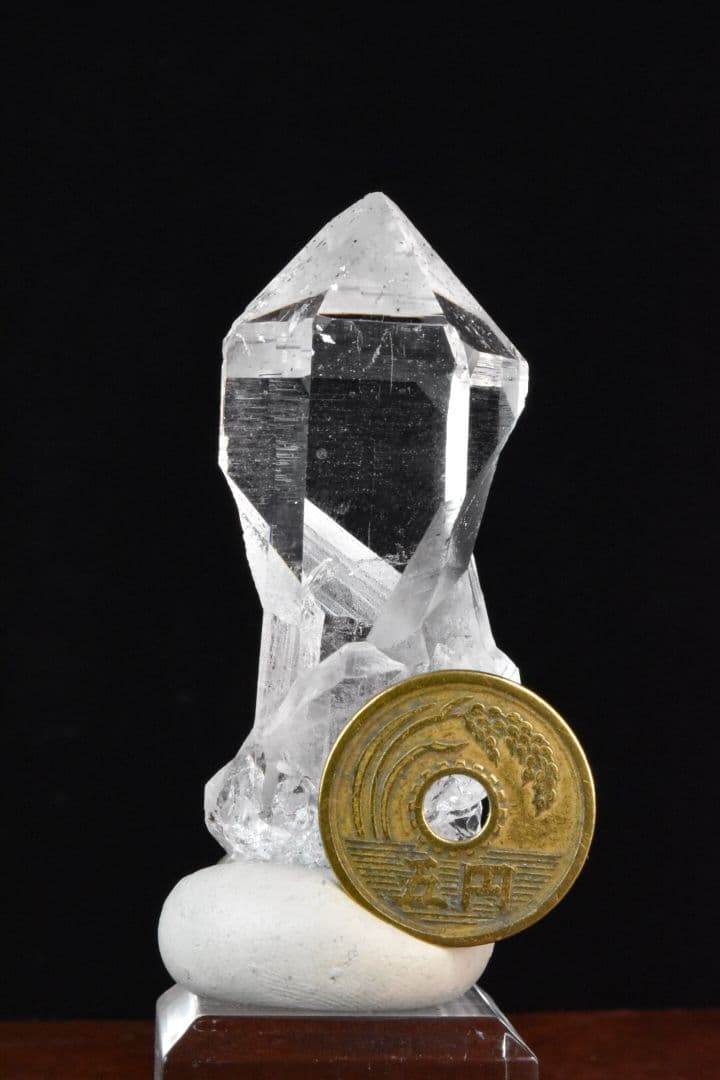 インド マニハール産 アナテース付き剥離痕の美しいクリアポイント