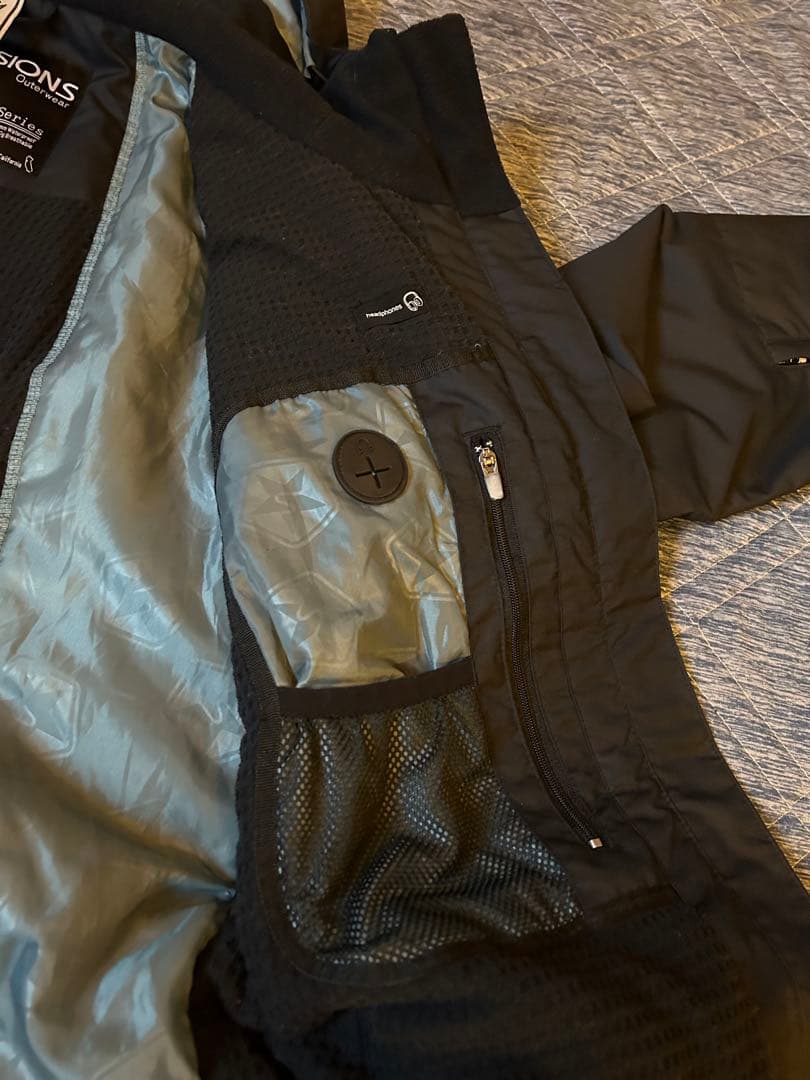 Mサイズ 黒 フード付きジャケット