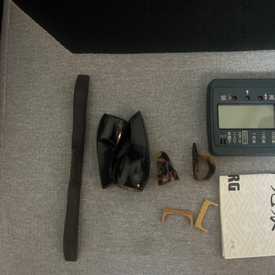 【美品】三味線本体 赤茶色 蛇皮付属品あり　ケース付き！