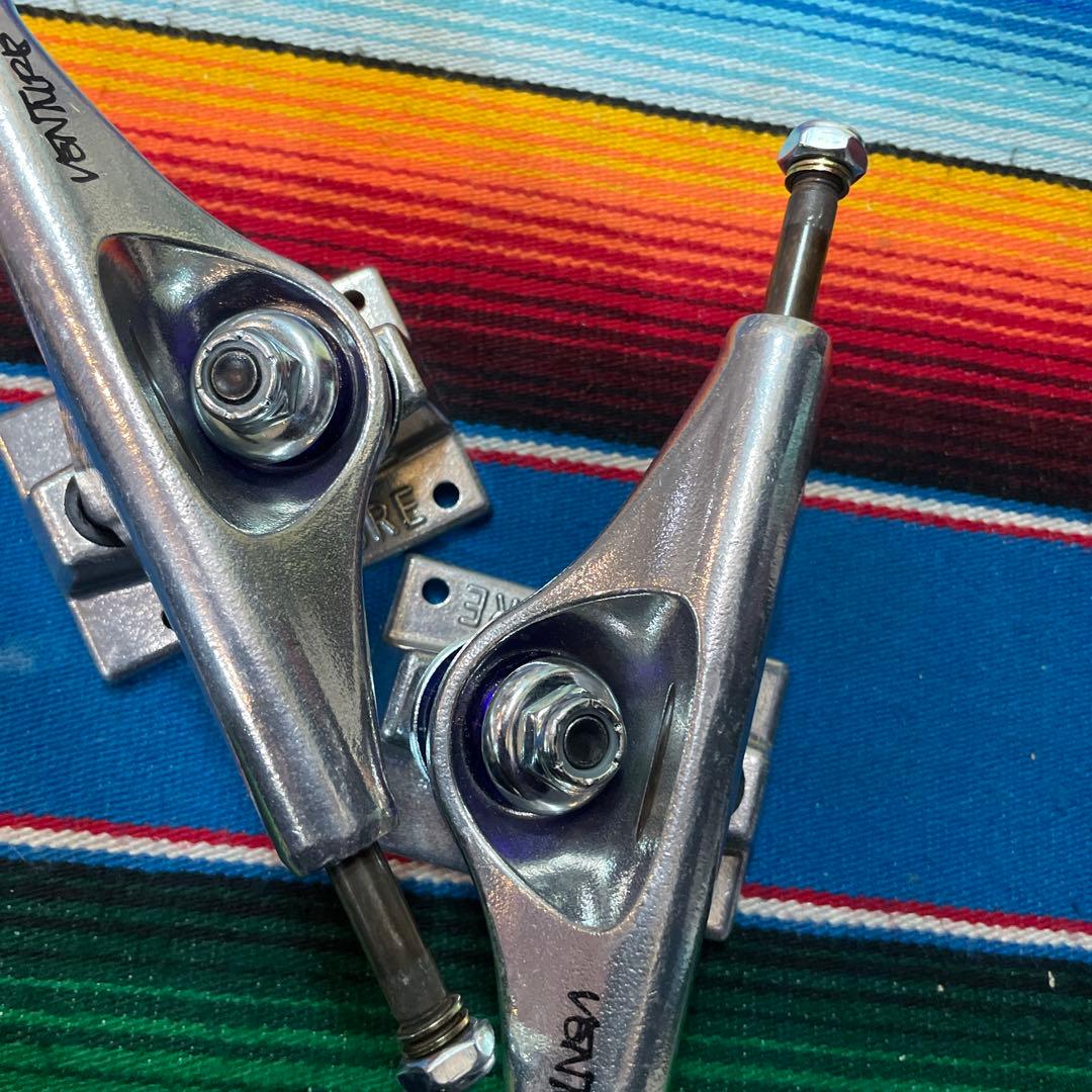 Venture スケートボード トラック シルバー5.2HI