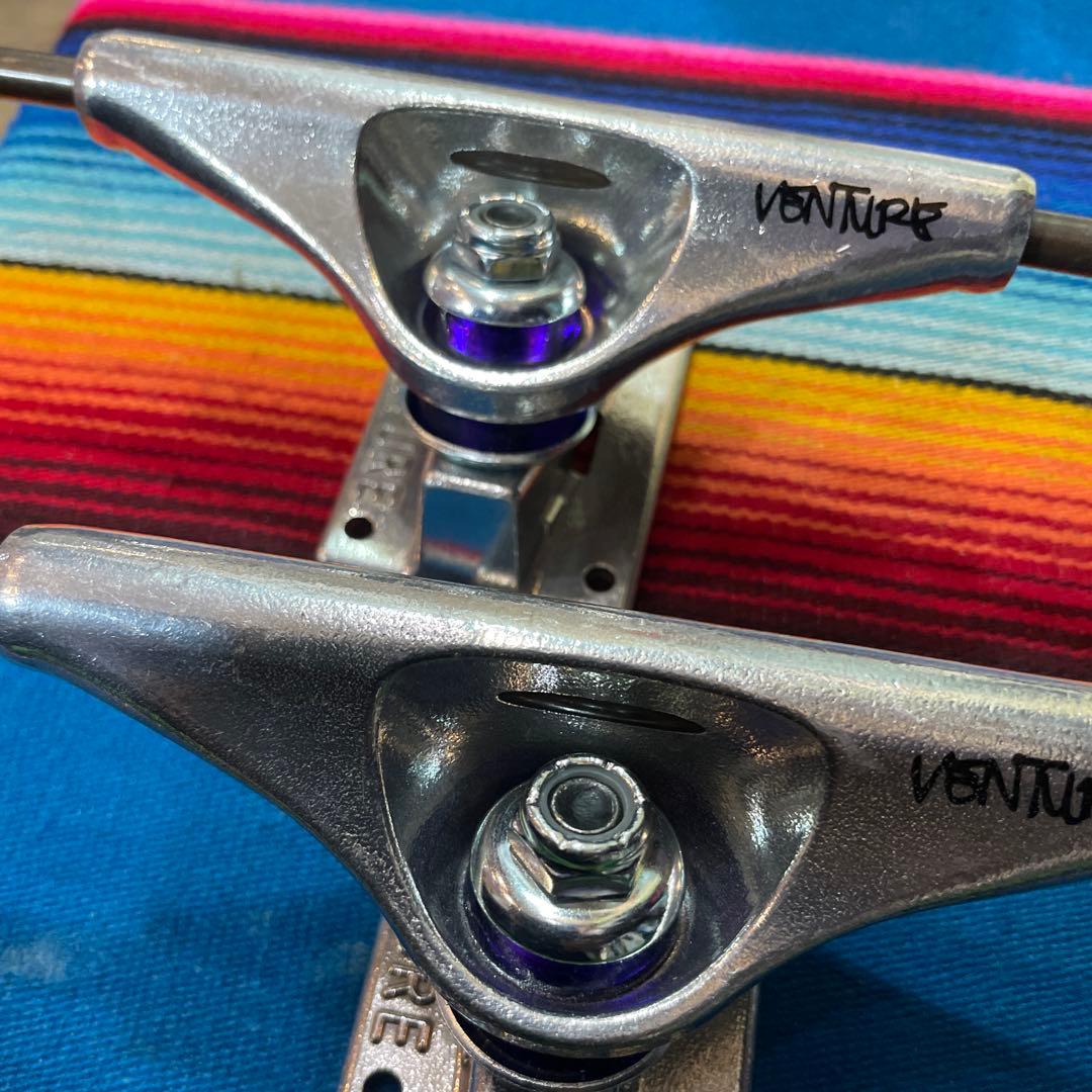Venture スケートボード トラック シルバー5.2HI