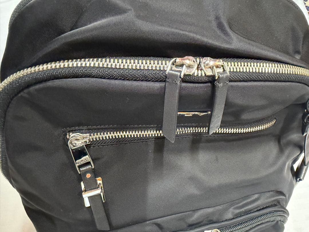 TUMI Voyageur ヒルデンパックパックブラック+シルバー