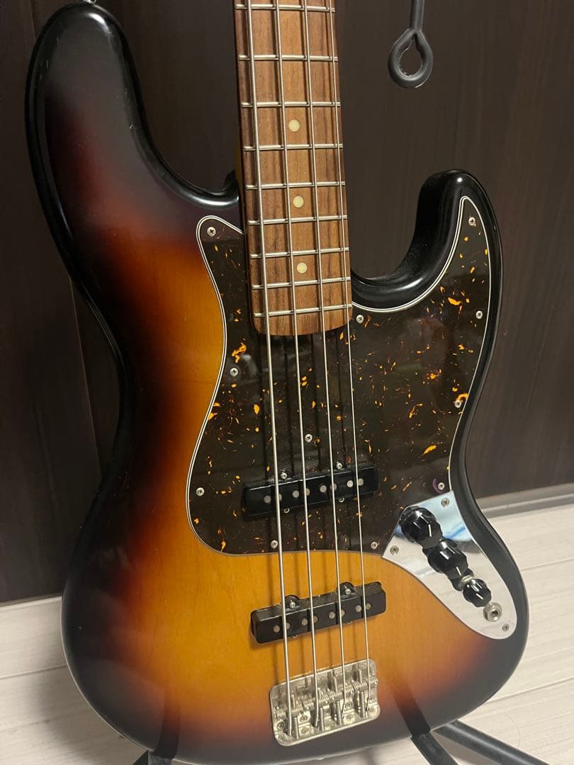 エレキベース サンバーストカラー