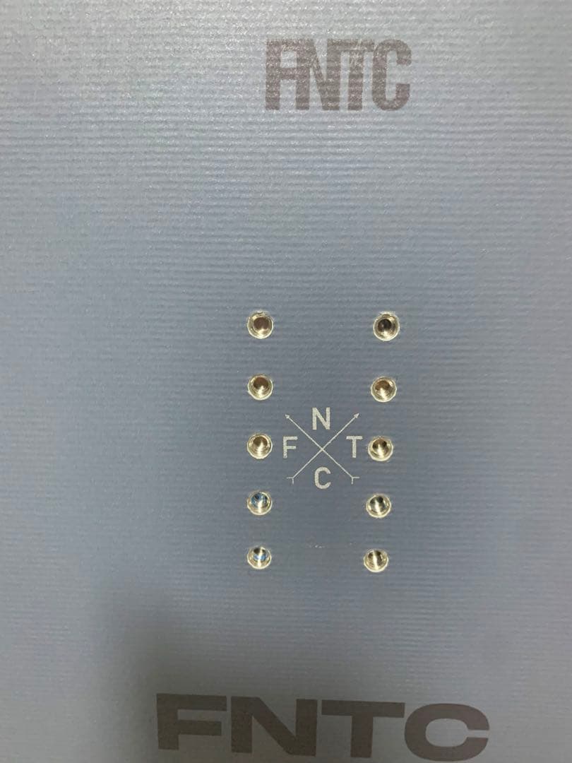 FNTC TNT-R 153cm 22-23モデル スノーボード板 ケース付き