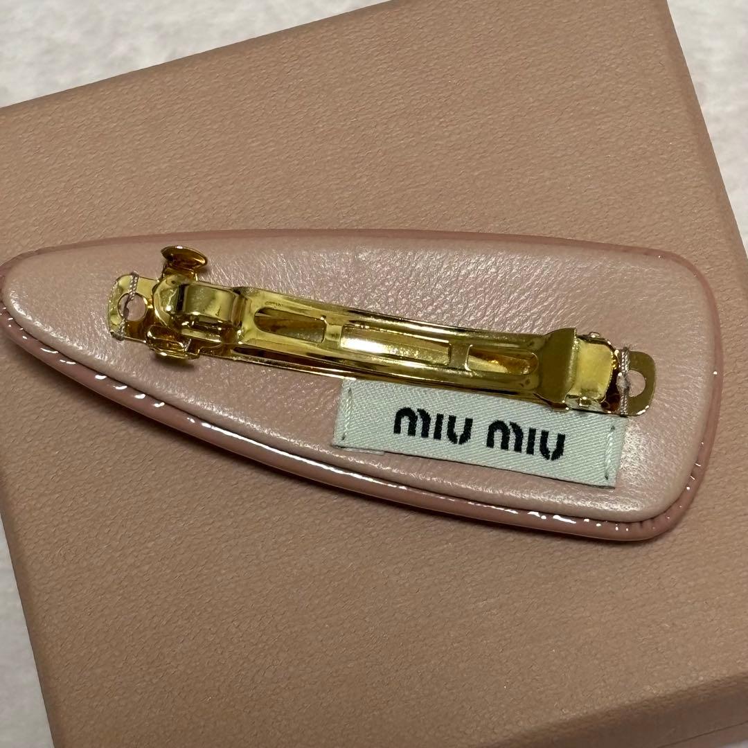 【正規品】miu miu パテントレザーヘアクリップ ヘアピン ピンク
