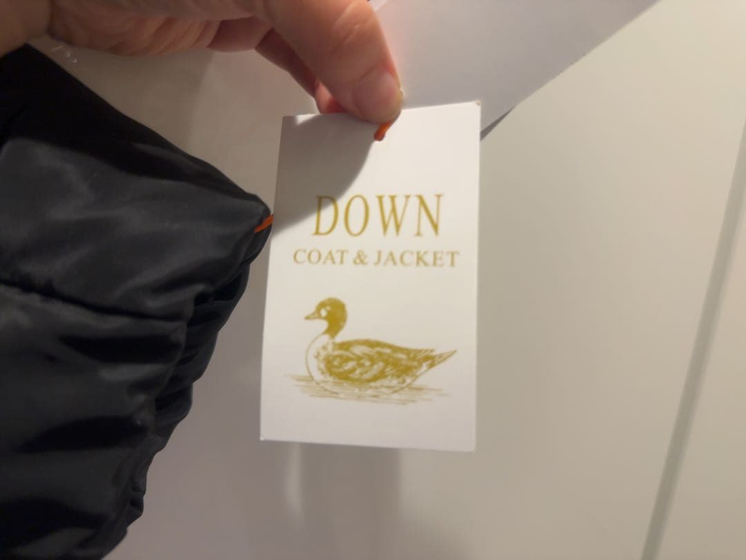 【新品未使用】軽量 スッキリシルエット 黒 ダウンコート 冬　Mサイズ