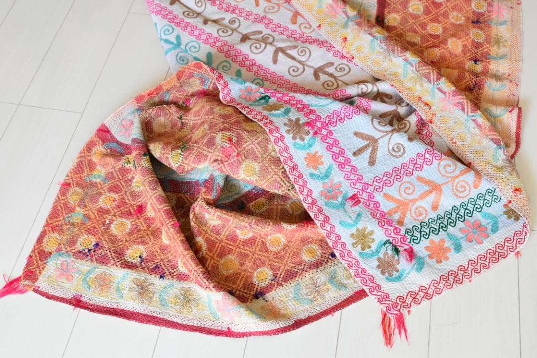 SALE】明るい刺繍と陽だまりカラーのヴィンテージカンタキルト