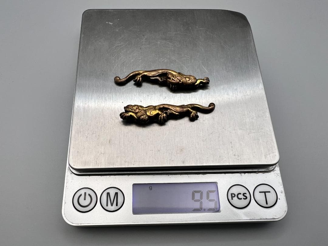 【海】江戸明治金工　双龍図　手彫　目貫一体　銅製　骨董品　専用箱付