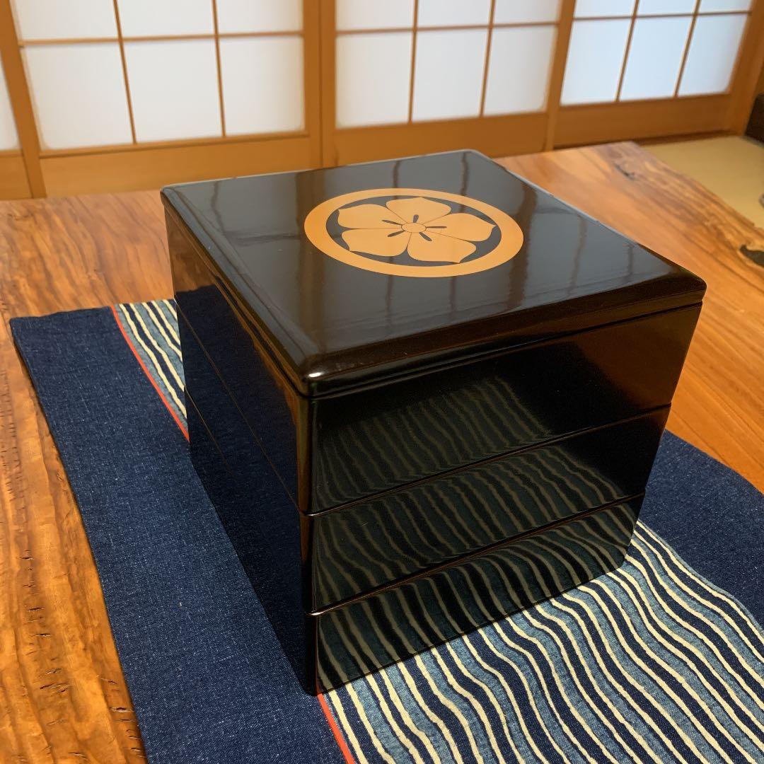 家紋入り一段重三揃い　輪島塗