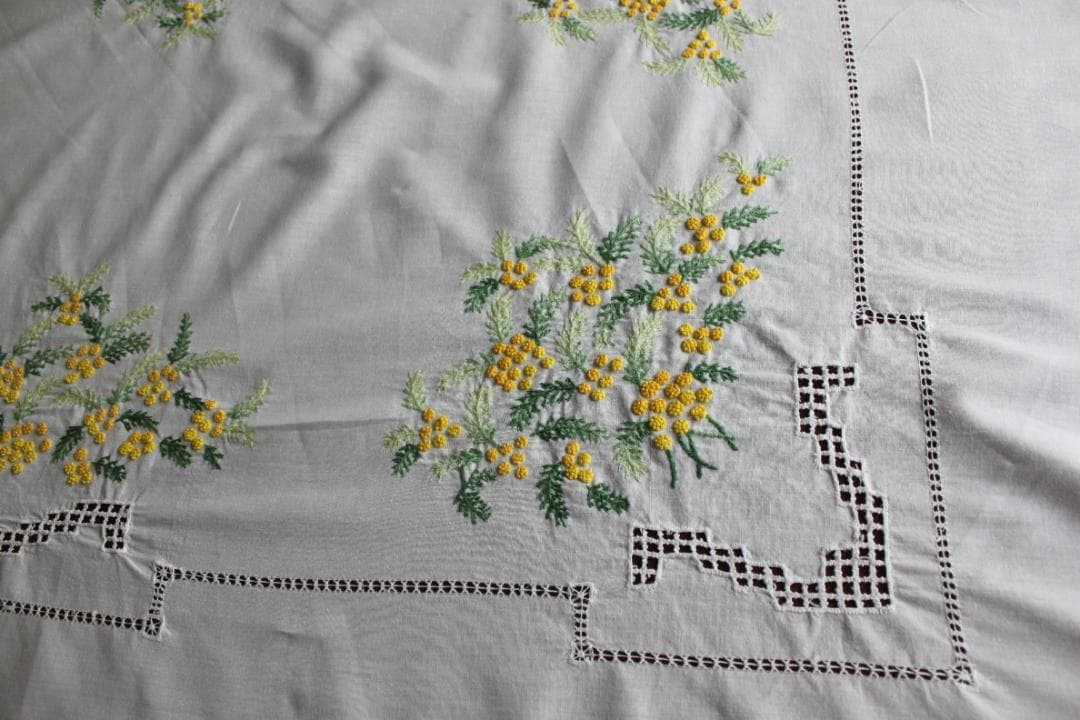 ミモザのテーブルクロス