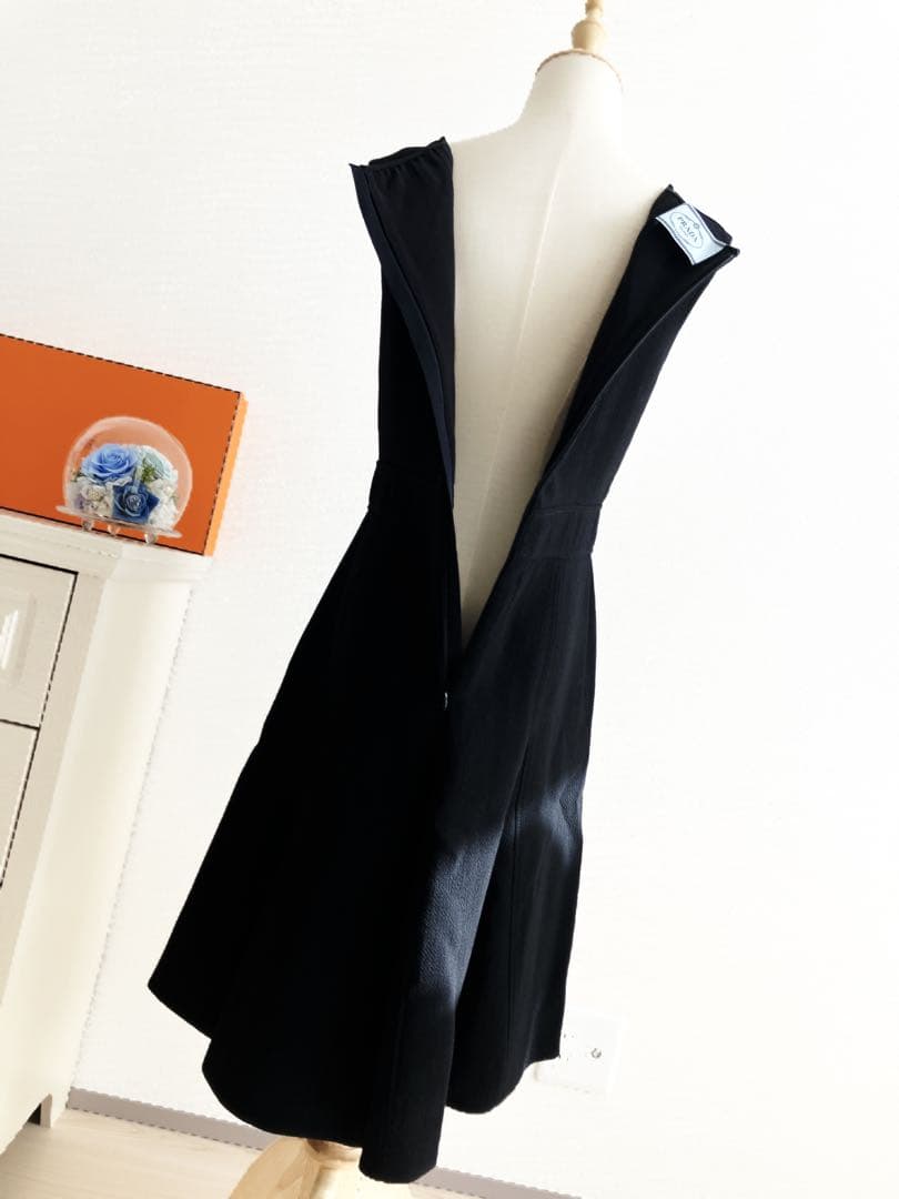 未使用級　PRADA ステッチワンピース　ブラック　Vネック　オケージョンドレス