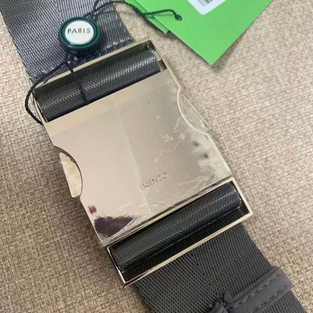 KENZO 虎の刺繍なグレーのナイロンショルダーバッグ