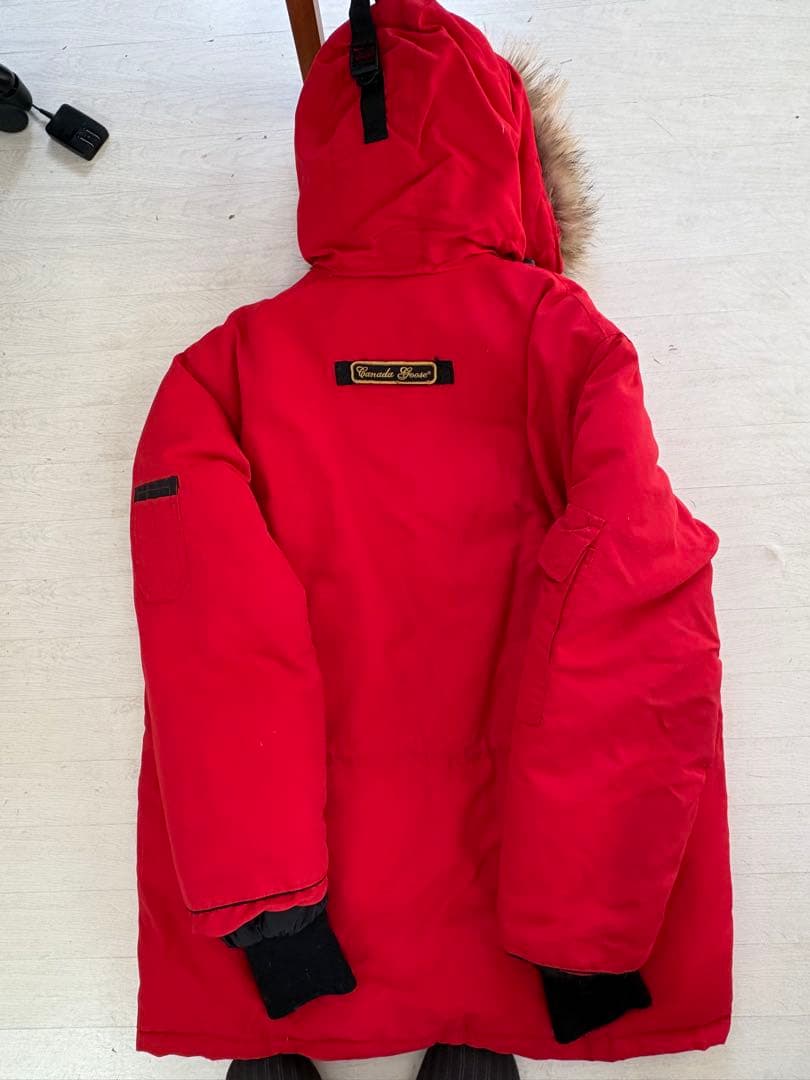   赤 ダウンジャケット