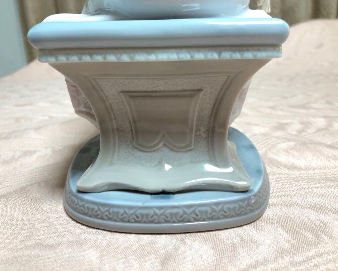 リヤドロ　　　お母さんと女の子