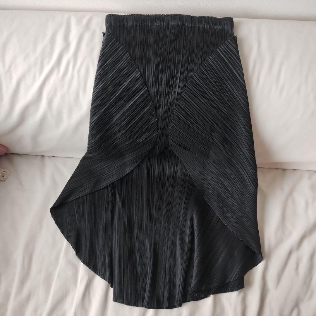 PLEATS PLEASE 変形プリーツスカート　ボタン付き