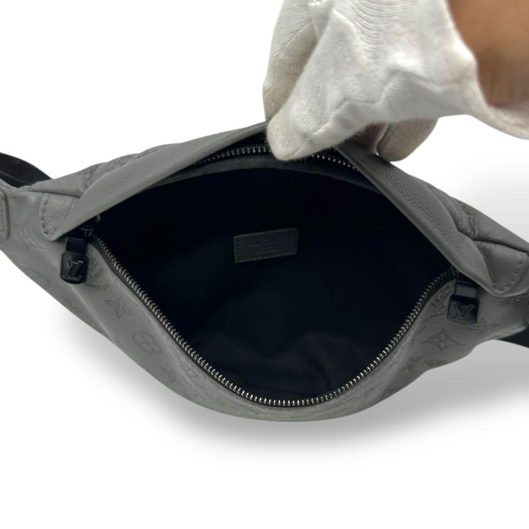 [超極美品] ルイヴィトン　モノグラム　シャドウ　ディスカバリー　バムバッグ