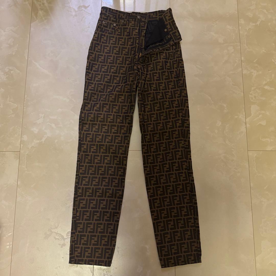 FENDI ズボン