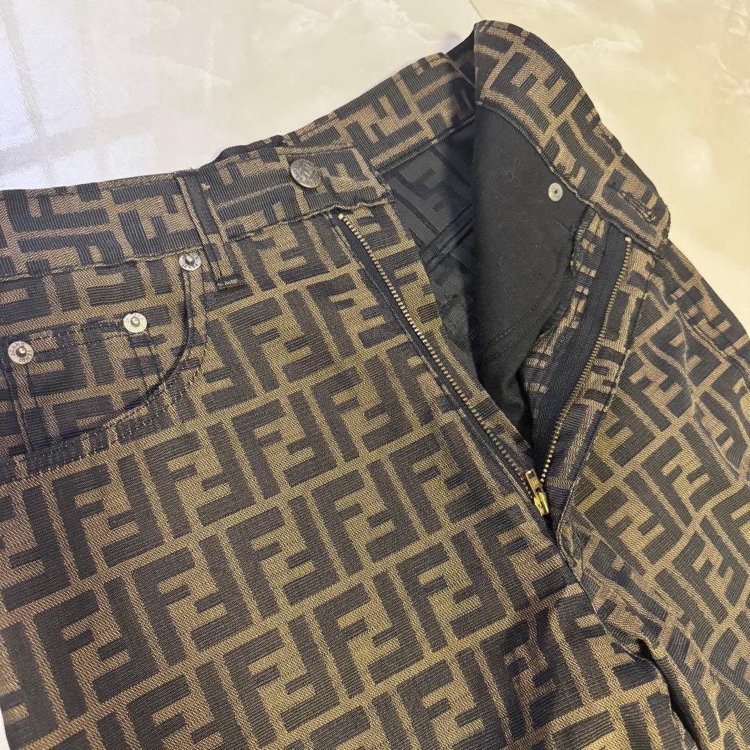 FENDI ズボン