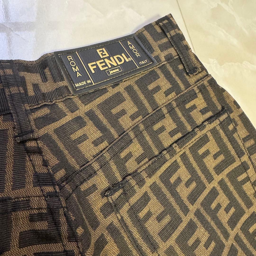 FENDI ズボン