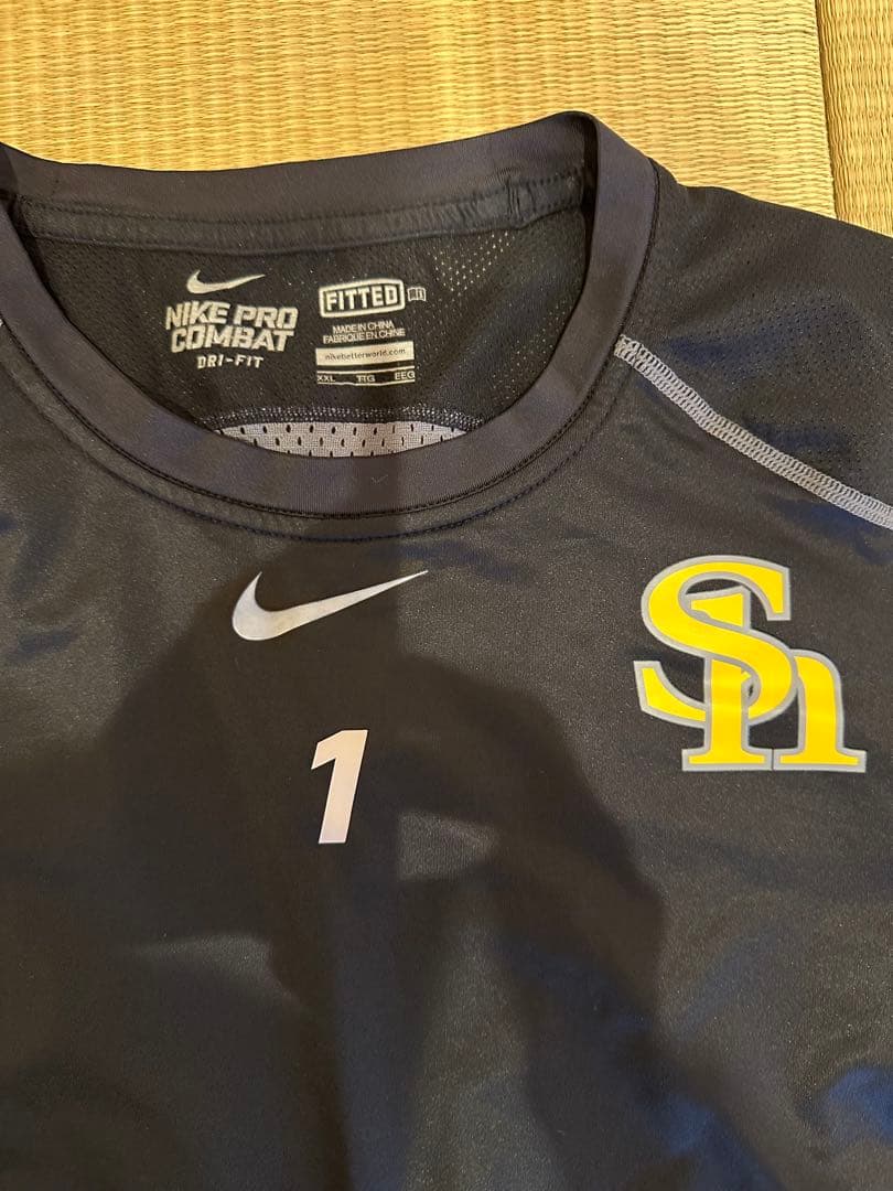 実使用！レア！ソフトバンクホークス　内川聖一選手　ナイキ　アンダーシャツ　XXL