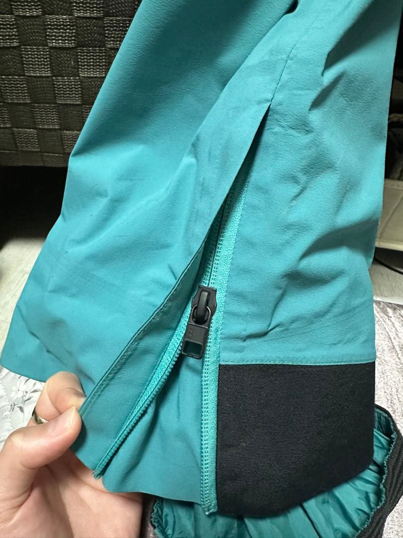 Burton 【ak】スノーボードウェア　レディースSサイズ　ビブパンツ　水色