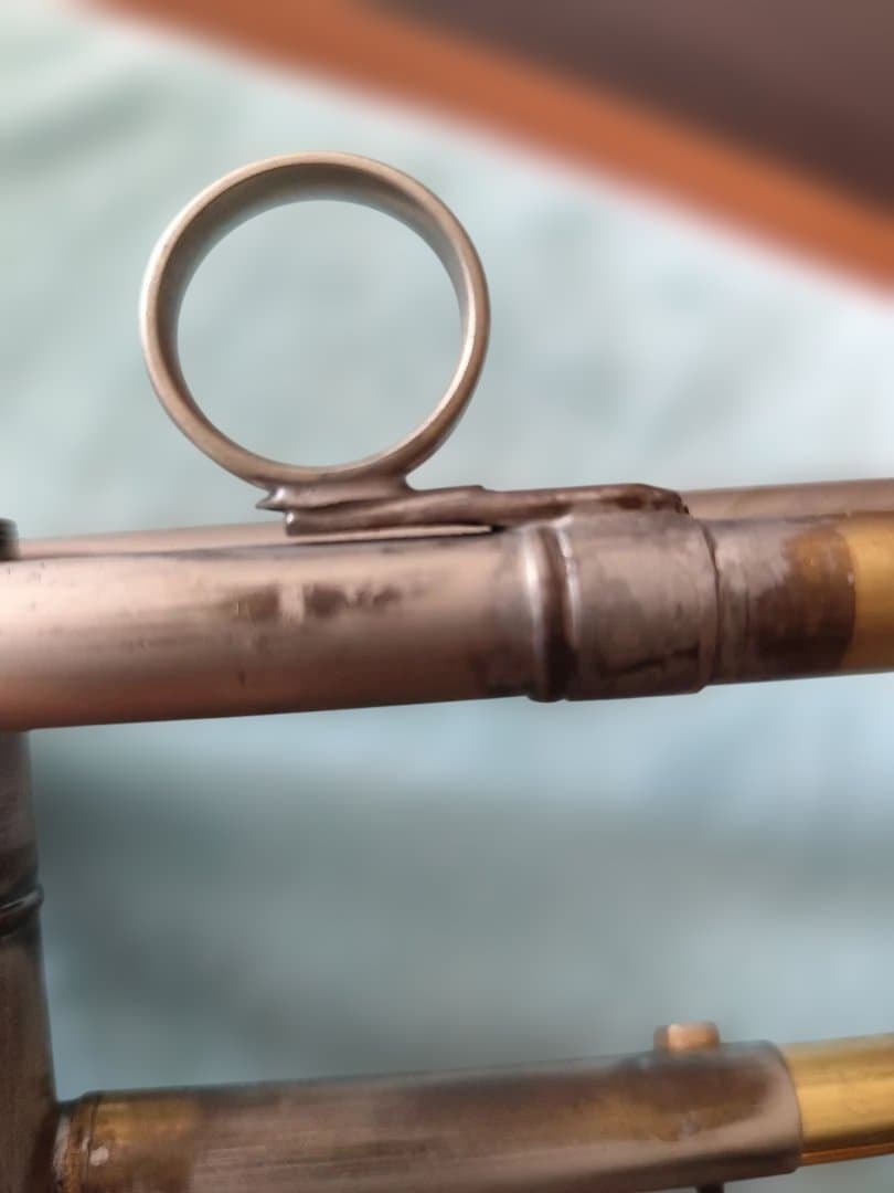 カスタムげB♭トランペット　ラージボア　サテン　彫刻入り　限定値下げ