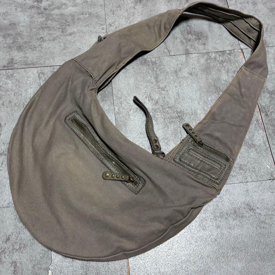 希少　00s ディーゼル　バナナショルダーバッグ　スタッズ　三日月型　y2k