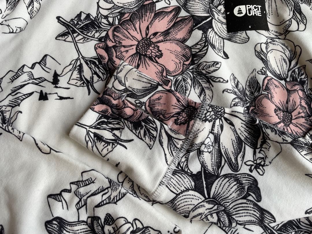 スノーボードジャケット＆パンツと花柄トップスセット