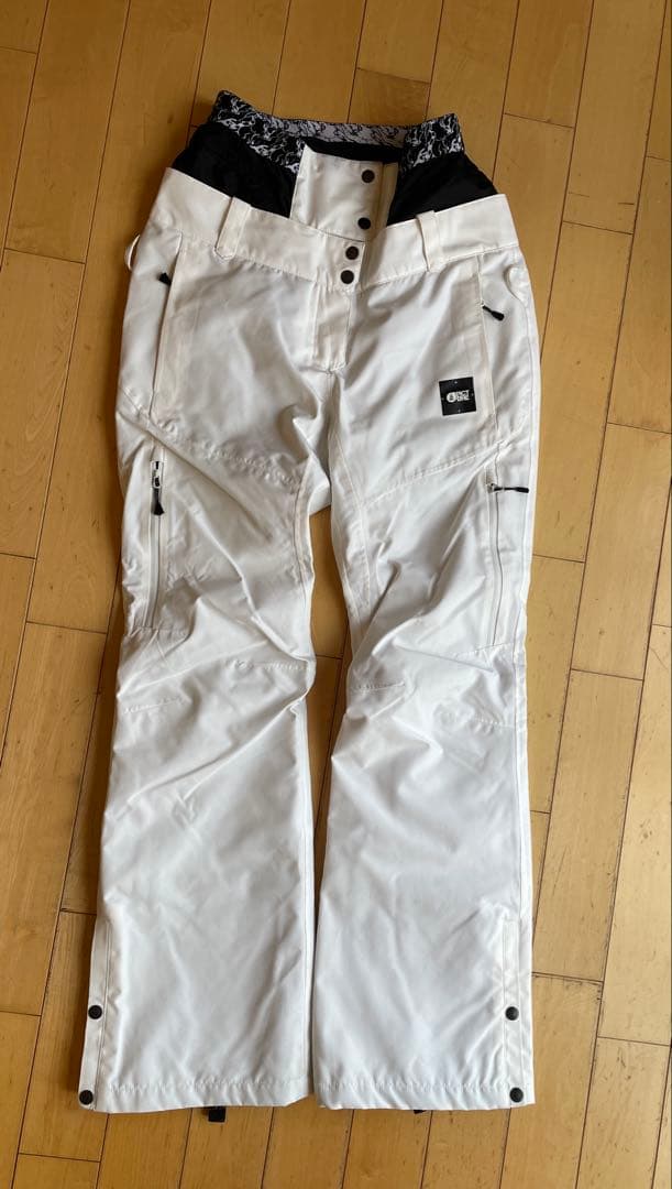 スノーボードジャケット＆パンツと花柄トップスセット