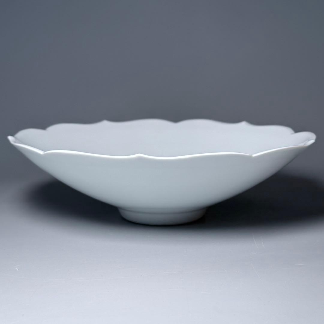 人間国宝 井上萬二 作 白磁刻 輪花形 菓子鉢 共箱 直径22cm