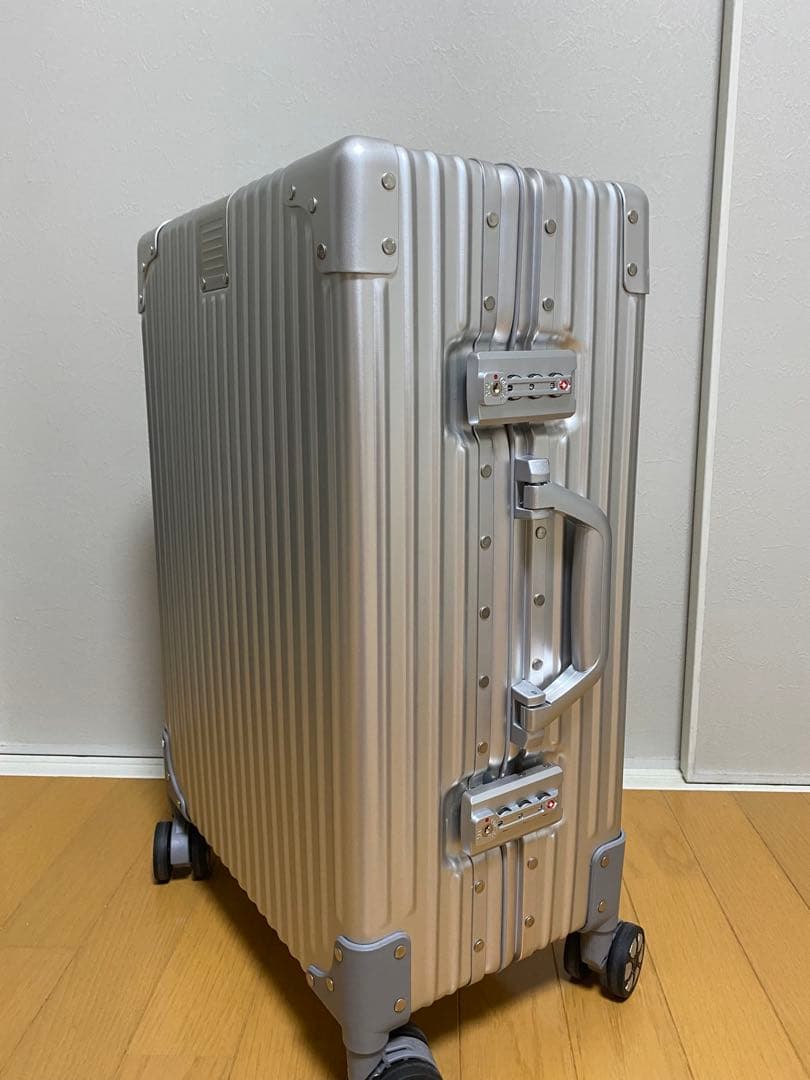 【10月7日までの出品】オールアルミニウム　スーツケース