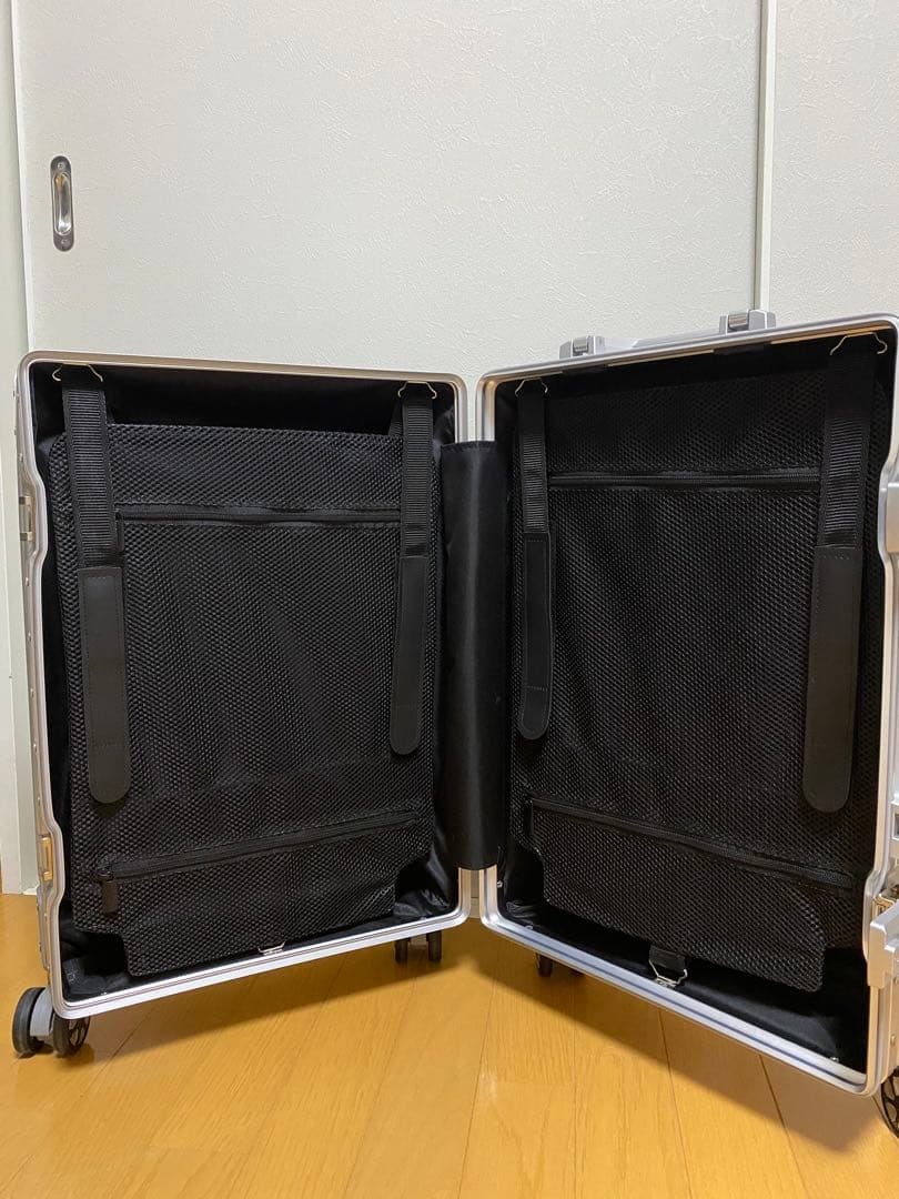 【10月7日までの出品】オールアルミニウム　スーツケース