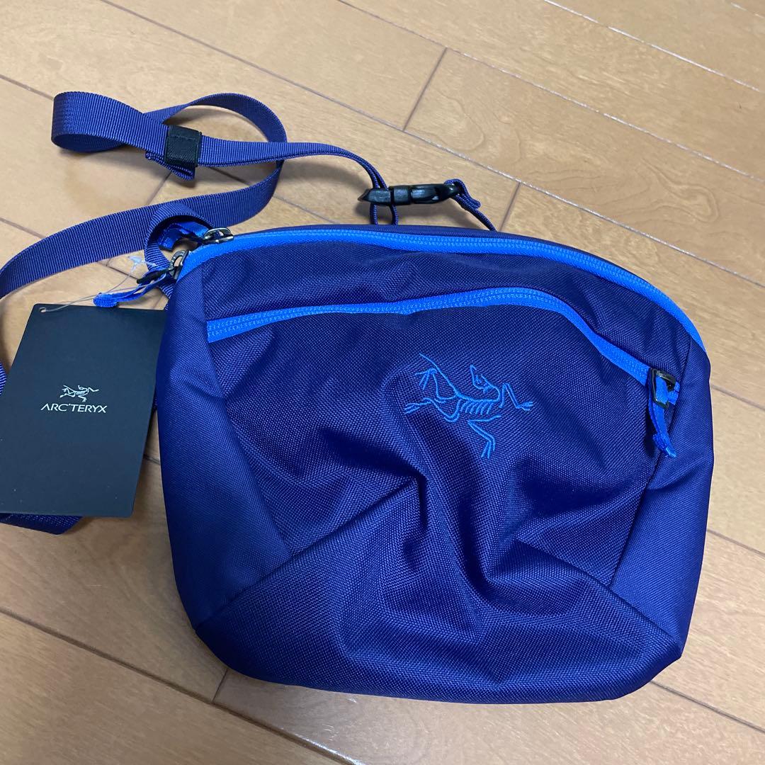 ARC'TERYX ネイビー ショルダーバッグ